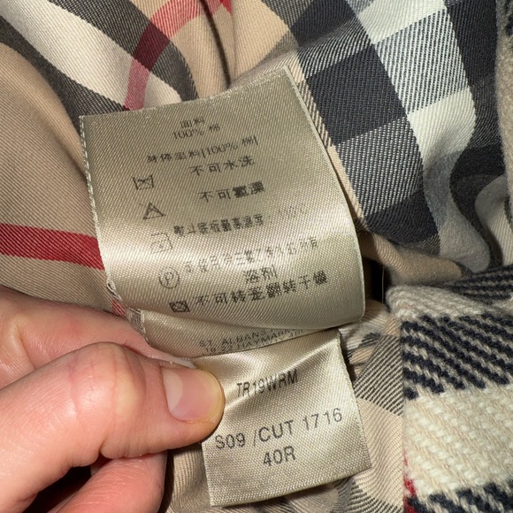 BURBERRY TRENCH COAT - Picture 17 of 17